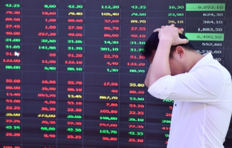 TTCK chiều 6/12: Nhà đầu tư hoảng loạn bán tháo, VN-Index mất mốc 1.420 điểm