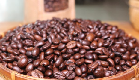 Giá cà phê giảm mạnh trên cả hai sàn thế giới, Robusta mất mốc 2.400 USD/tấn